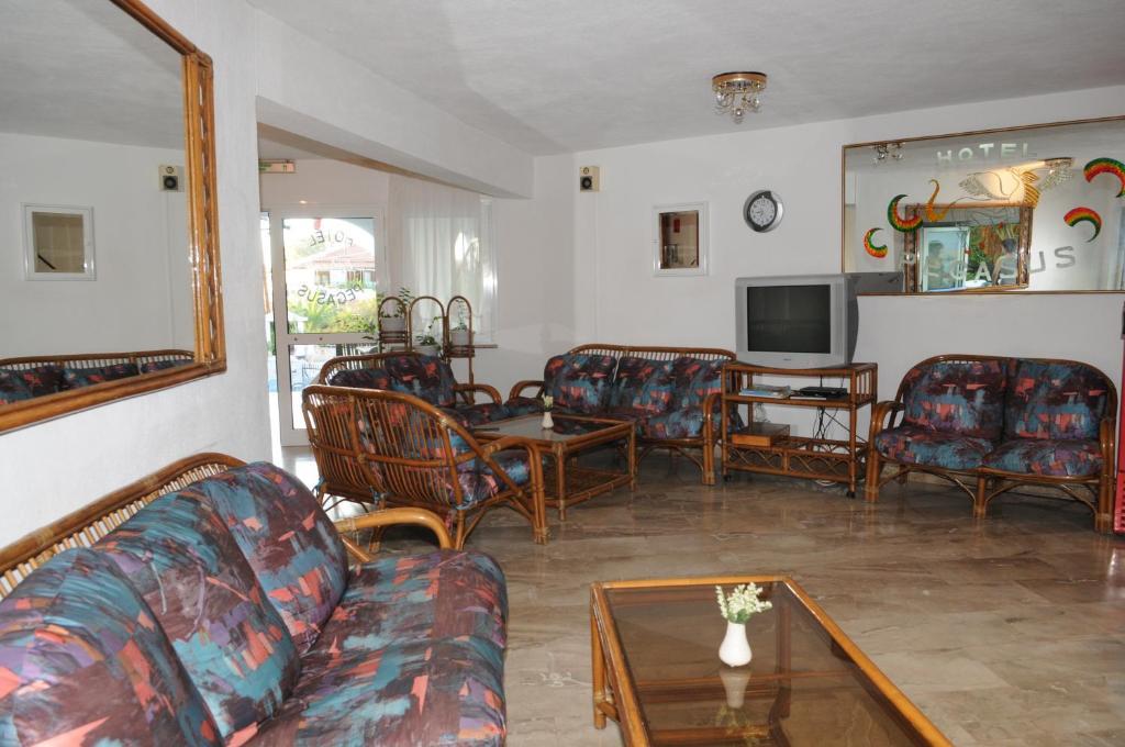 Pegasus Aparthotel 2*